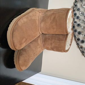 Ugg chestnut youth size 3 boots